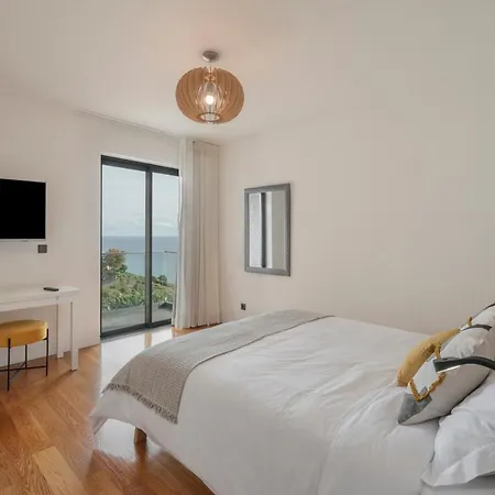 Willa Quebradas By An Island