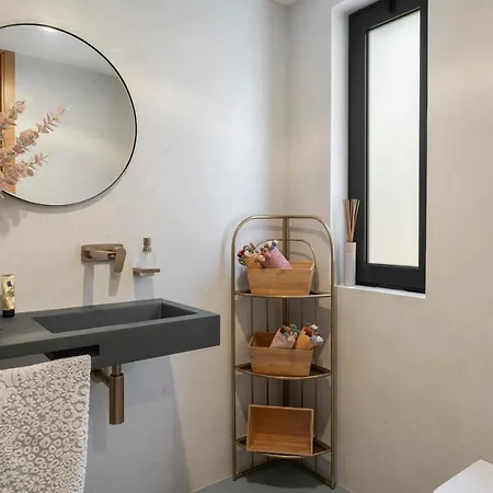 Quebradas By An Island