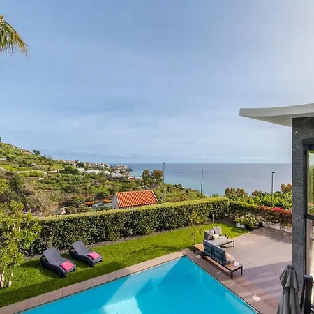 Willa Quebradas By An Island