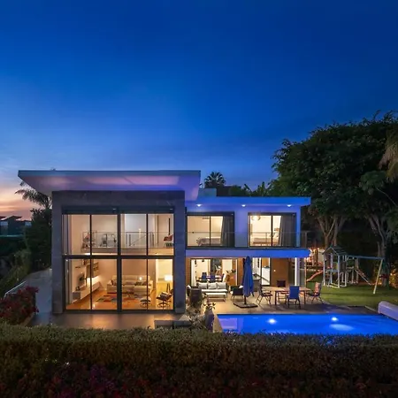 Quebradas By An Island * Funchal (Madeira)