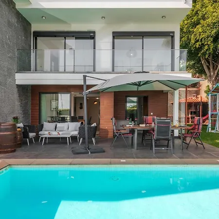 Villa Quebradas By An Island *