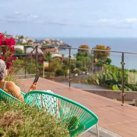 Quebradas By An Island