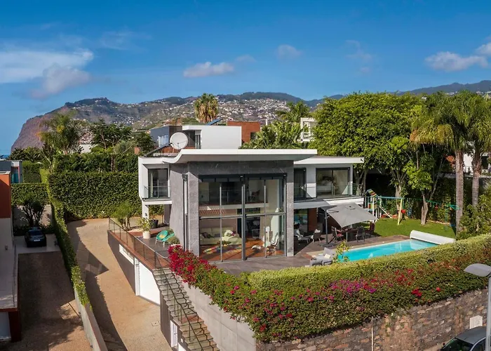 Quebradas By An Island