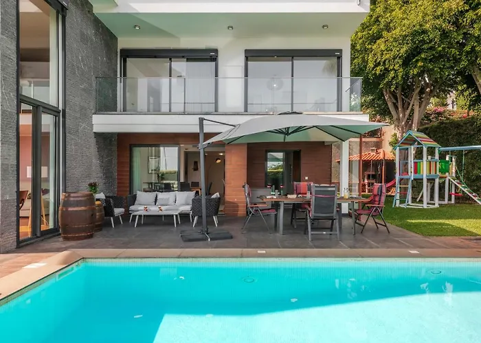 Villa Quebradas By An Island *