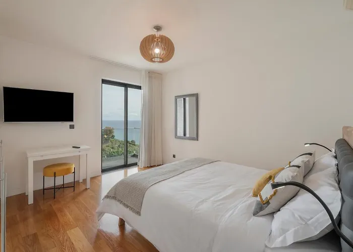 Villa Quebradas By An Island